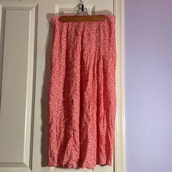 H&M Dresses & Skirts - H&M floral print midi dress with slit.